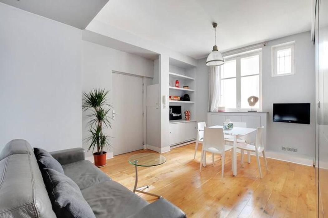 Elegant 2 Pieces Moderne - Rue Du Colisee Parigi